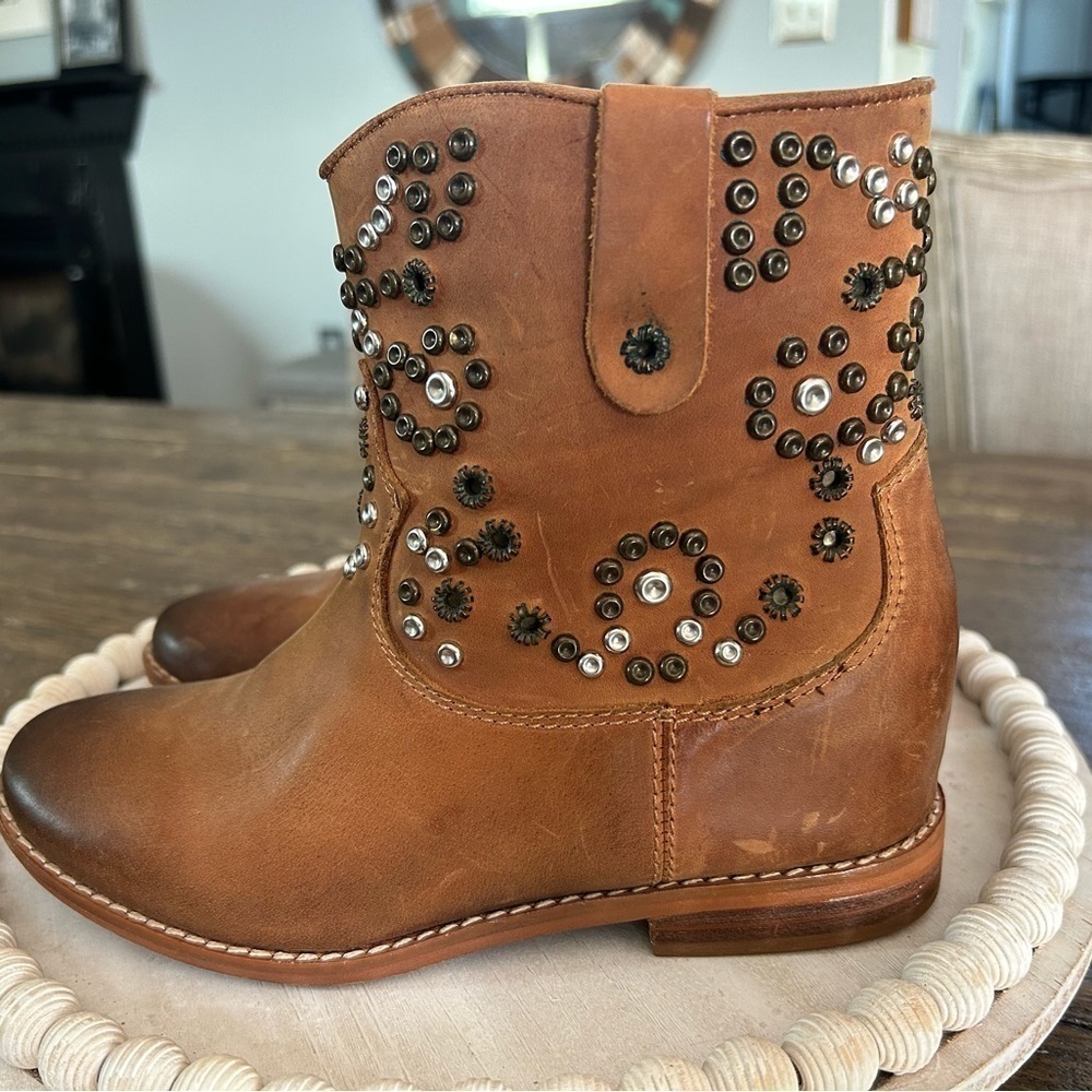 Short Cowboy Boots Women’s Size 6 By ZiGi Girl Leather Detailed Distressed … - Picture 6 of 11